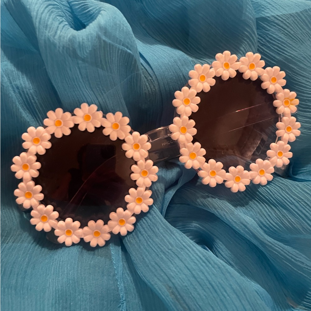 Daisy Floral Round Sunglasses - White & Yellow